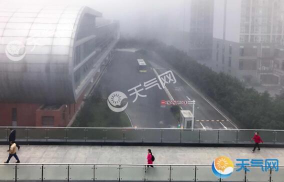 今晨重庆遭大雾袭击 局地气温最高26℃