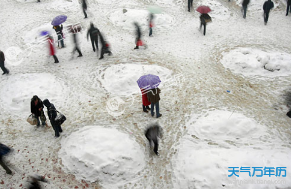 2018大雪纷飞的街头的图片 2018年大雪节气下大雪的图片