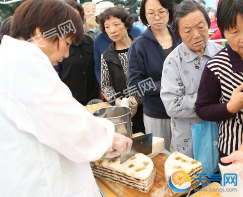 重阳节吃花糕的由来 重阳节为什么要吃重阳糕