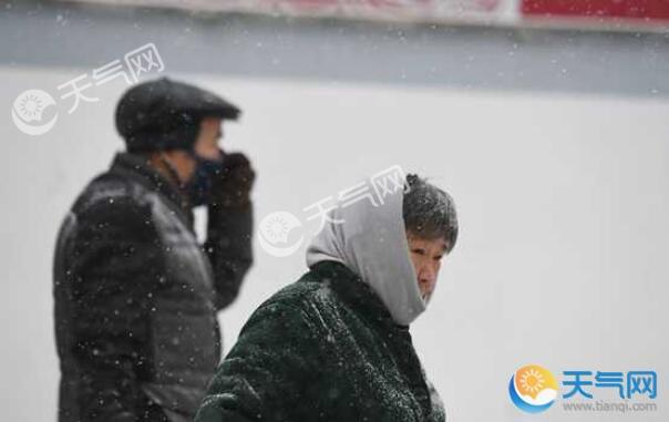 新疆多地迎强降雪 乌鲁木齐气温仅10℃