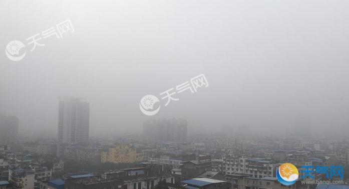 冷空气深入新疆多地中雪大雪 华北南部现能见度50米大雾