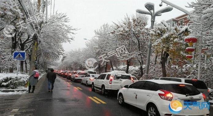 新疆下雪最新现场图 乌鲁木齐积雪18厘米大面积停水停电