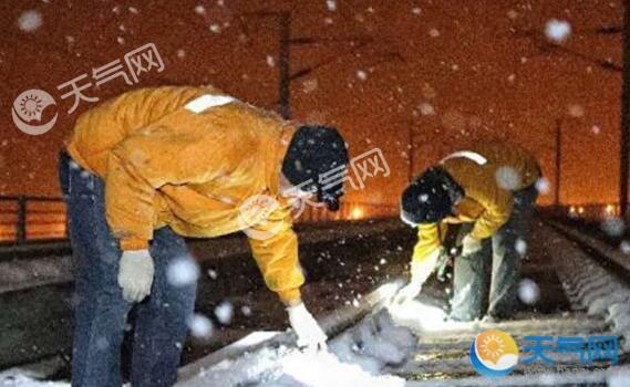 乌市发布暴雪黄色预警 新疆铁路部门启动应急预案