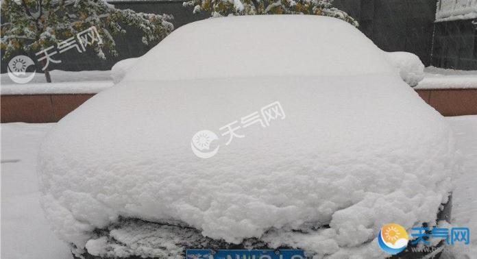 新疆下雪最新现场图 乌鲁木齐积雪18厘米大面积停水停电