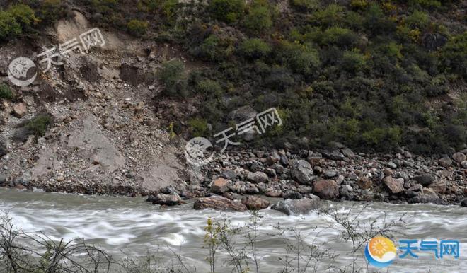 雅鲁藏布江堰塞湖洪水险情解除 水位下降56米航拍图集