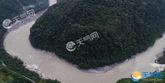 雅鲁藏布江堰塞湖洪水险情解除 水位下降56米航拍图集