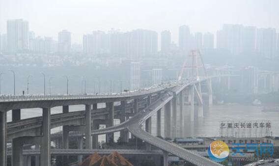 今晨重庆多地遭遇大雾 周末两天阴雨绵绵