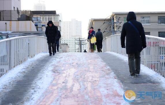 吉林多地出现降雪 长春交警启动三级雪后预案