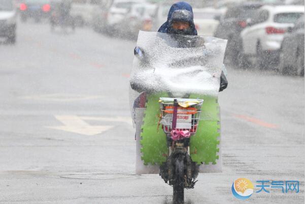 吉林多地出现降雪 长春交警启动三级雪后预案