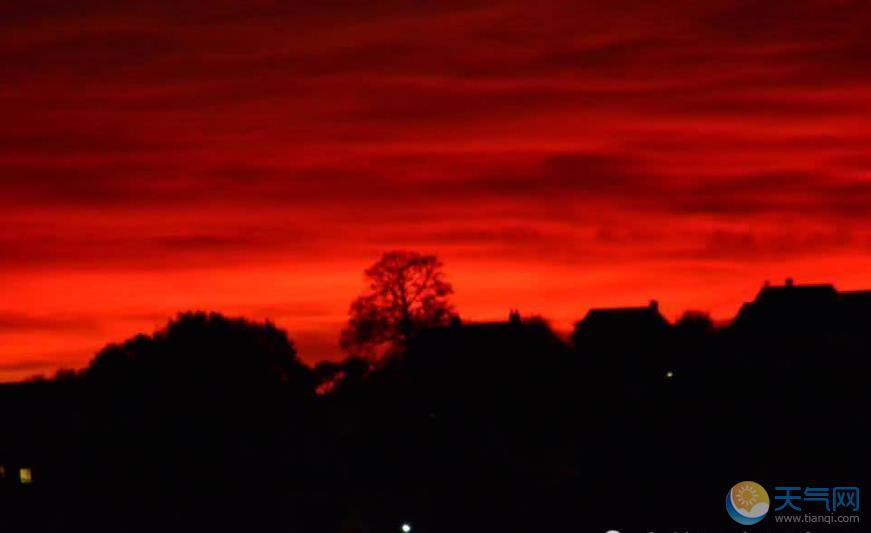 英国天空变红色如鲜血 网络刷屏被称“世界末日”