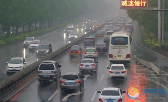 受台风冷空气双重影响 广东多地大到暴雨