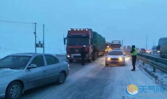 青海多地道路积雪结冰 部分省际班线停运