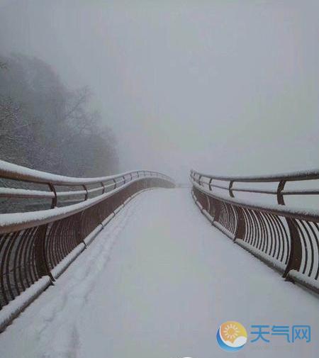 2018年下半年第一场雪！陕西少华山栈道如巨龙盘旋山间