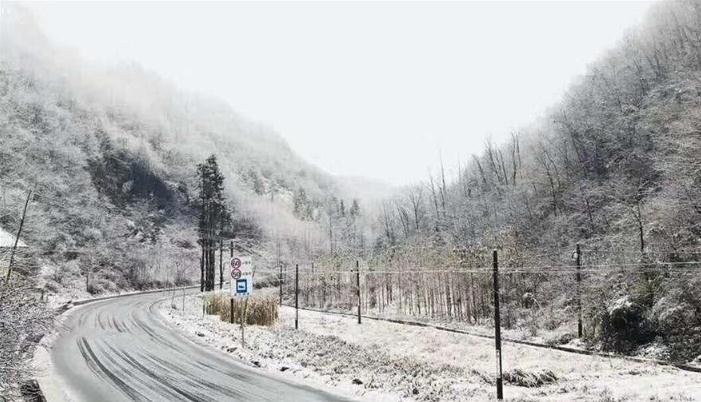 湖北恩施降下下半年首场雪 今日立冬十分应景