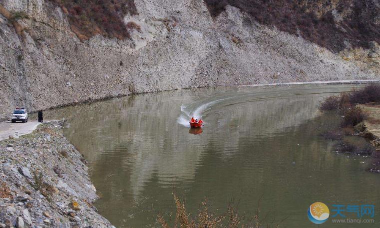 金沙江堰塞湖泄洪 超过泄流槽0.92米应急响应升至I级