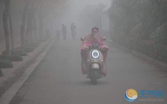 河南发布大雾橙色预警 省内22条高速交通管制