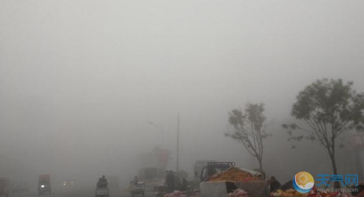 受大雾影响京津冀能见度降低 内蒙古宁夏华北降温8℃