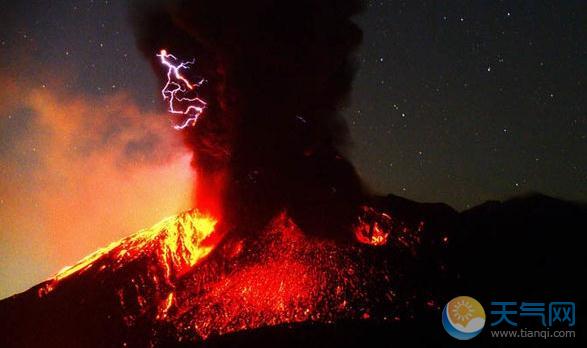 日本樱岛火山喷发 1400米高山被岩浆吞没