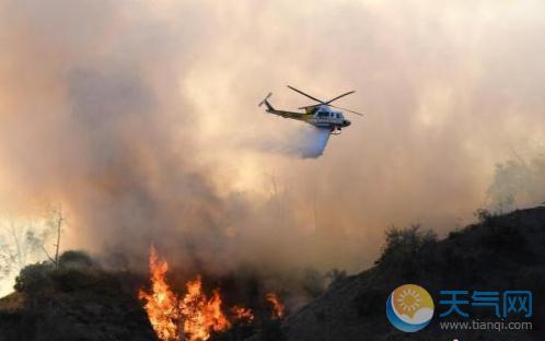 美国加州山火肆虐烧死50人 专家称不下雨致火势难控制