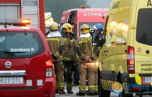 山体滑坡致西班牙一列火车出轨 1人死亡44人受伤