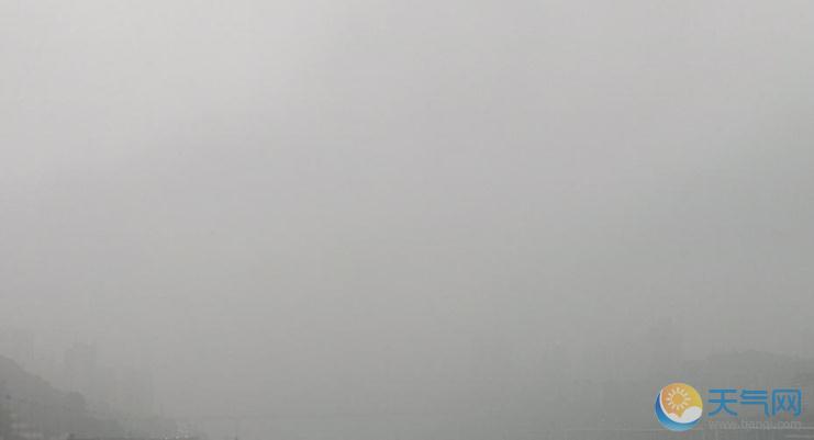 浓雾袭击重庆建筑物消失 能见度不足100米发大雾预警