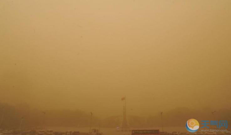 甘肃沙尘暴形成百米沙墙 兰州等多地被吞噬空气质量爆表