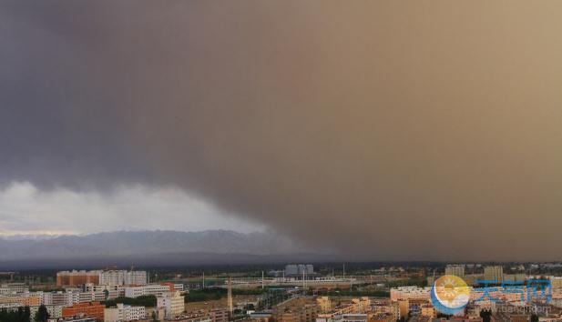 甘肃沙尘暴形成百米沙墙 兰州等多地被吞噬空气质量爆表