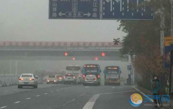安徽发布大雾橙色预警 多条高速入口封闭