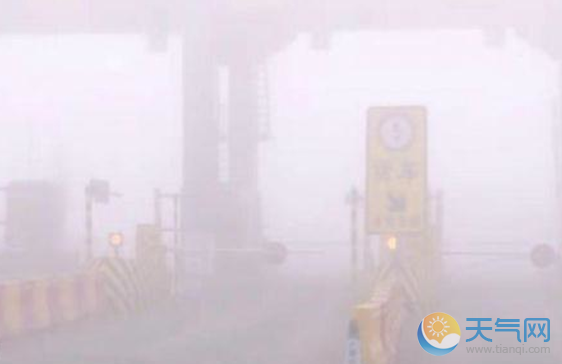 湖南多地大雾围城 省内10条高速交通管制
