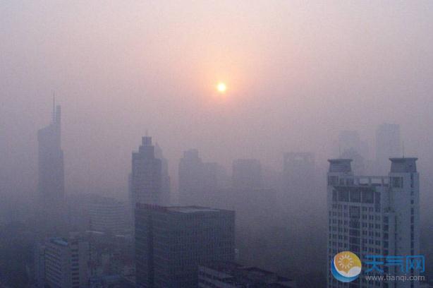 江苏南京雾霾发红色预警 雾和霾天气将持续到月底