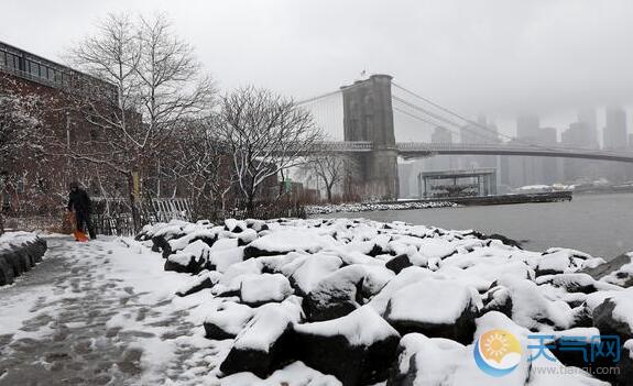 美国芝加哥遭最强降雪 航班取消数万用户断电