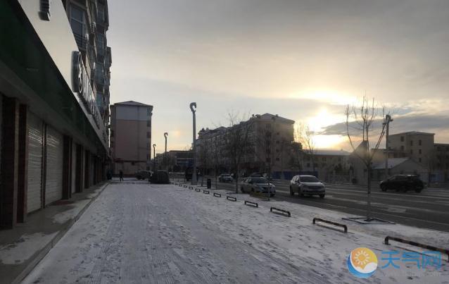 内蒙古呼伦贝尔多地降雪 最大积雪14厘米影响交通