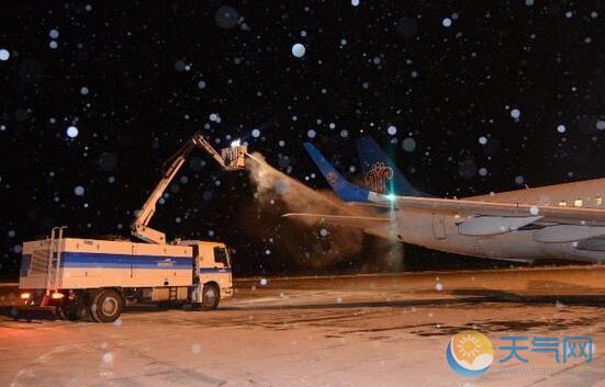 新疆多地强降雪道路管制 乌市航班取消101架次