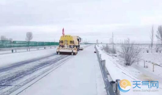 甘肃多地遭遇强降雪 张掖市内班车全线停运