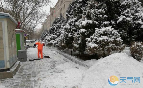 甘肃酒泉大雪现场图集 道路结冰交通管制忙除雪