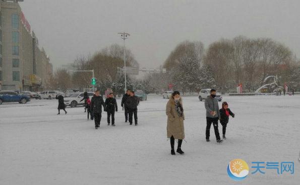 甘肃酒泉大雪现场图集 道路结冰交通管制忙除雪