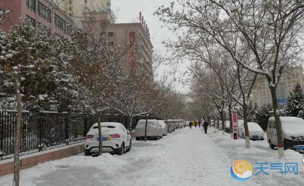 甘肃酒泉大雪现场图集 道路结冰交通管制忙除雪