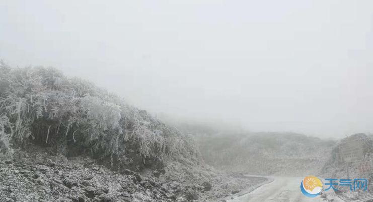 重庆石柱大范围降温降雪 多地道路结冰发橙色预警