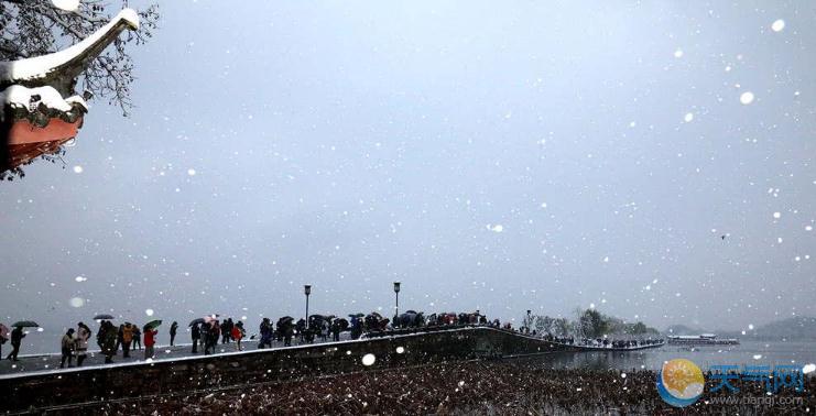 浙江杭州初雪落下帷幕 西湖断桥孤山雪月成绝唱