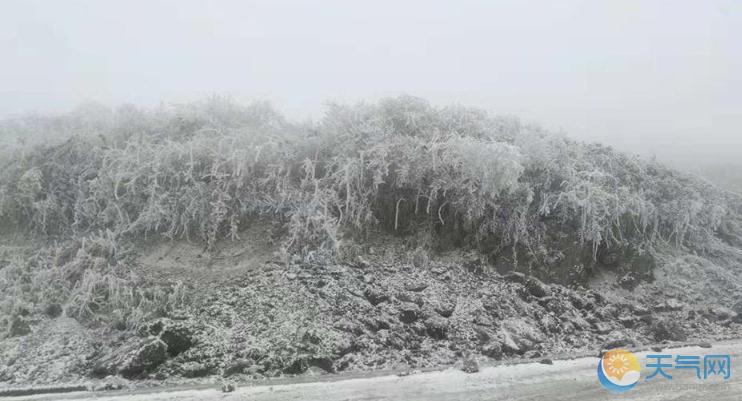 重庆石柱大范围降温降雪 多地道路结冰发橙色预警