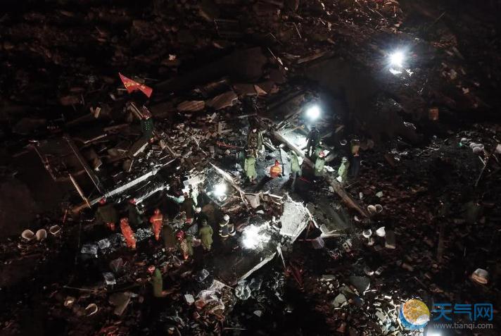 四川叙永山体滑坡10人获救7人生还 1女童仍被活埋