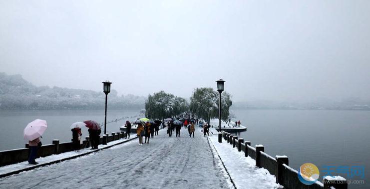 浙江杭州初雪落下帷幕 西湖断桥孤山雪月成绝唱