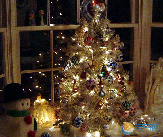 圣诞节装饰图片素材 圣诞节圣诞树彩灯装饰美图大全