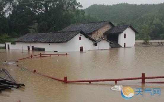 越南大雨引发洪灾 13人丧生1人失踪