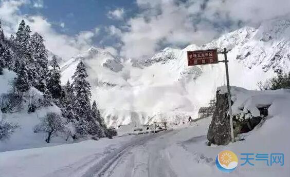 西藏大部出现大雪 多条高速路段交通管制