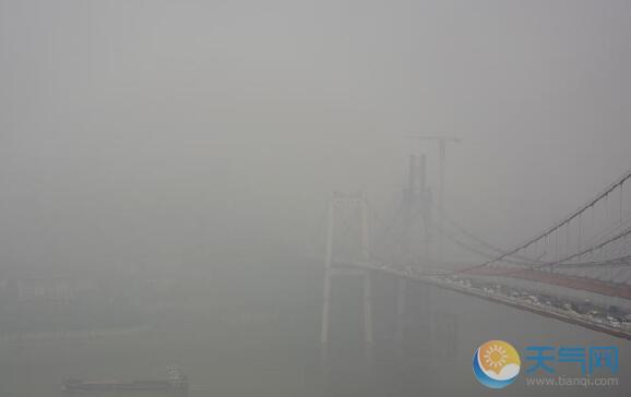 重庆发布大雾黄色预警 多地能进度不足500米