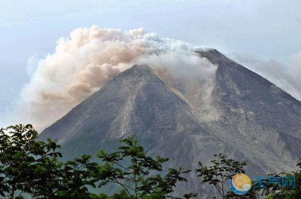 印尼火山引发海啸281人死亡 或有新海啸居民被警告远离海滩