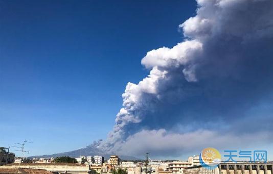 意大利埃特纳火山爆发 监测到130次地震机场关闭