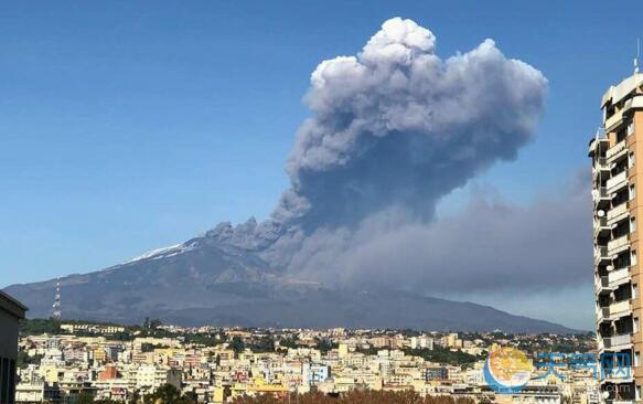 意大利埃特纳火山爆发 周边部分空域管制