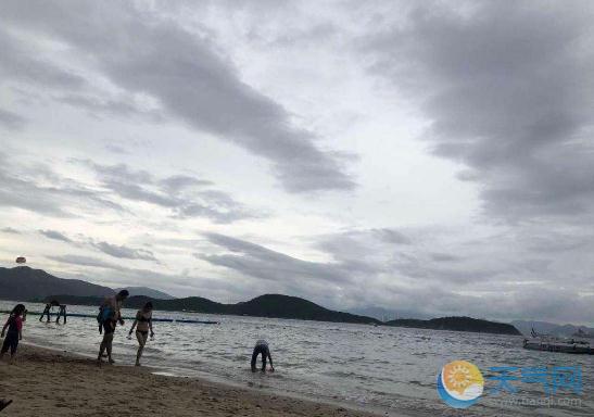 中国游客越南翻船2人死亡 4岁男孩病危抢救中